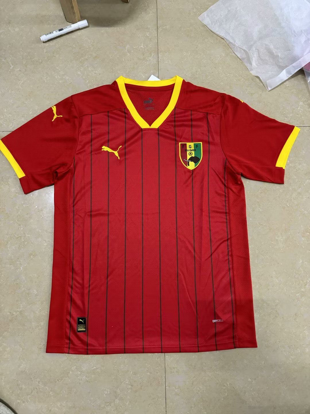 Guinee Rouge Extérieur Fans