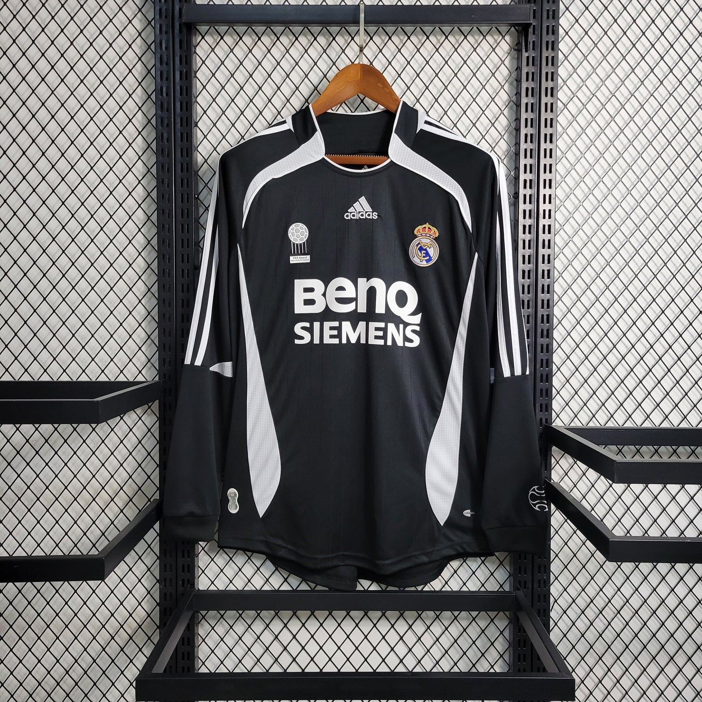 Retro Real Madrid Two Guest Long Sleeve 06/07