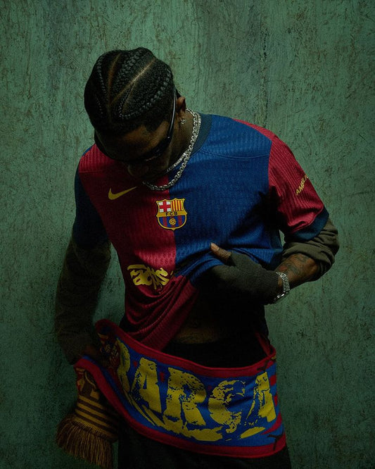 🎤🔥 Quand Travis Scott rencontre le FC Barcelone