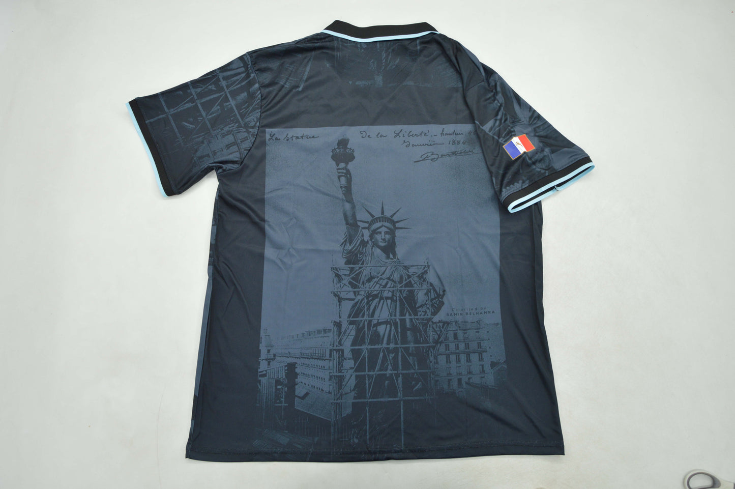 Maillot France Coupe du Monde 2026 Lifestyle — Statue de la Liberté