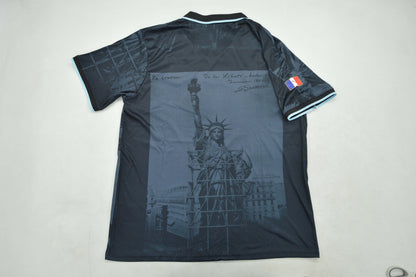 Maillot France Coupe du Monde 2026 Lifestyle — Statue de la Liberté