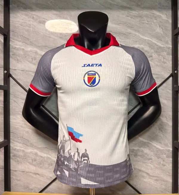 Maillot Haïti Extérieur 2026 Saeta – Blanc Gris Rouge