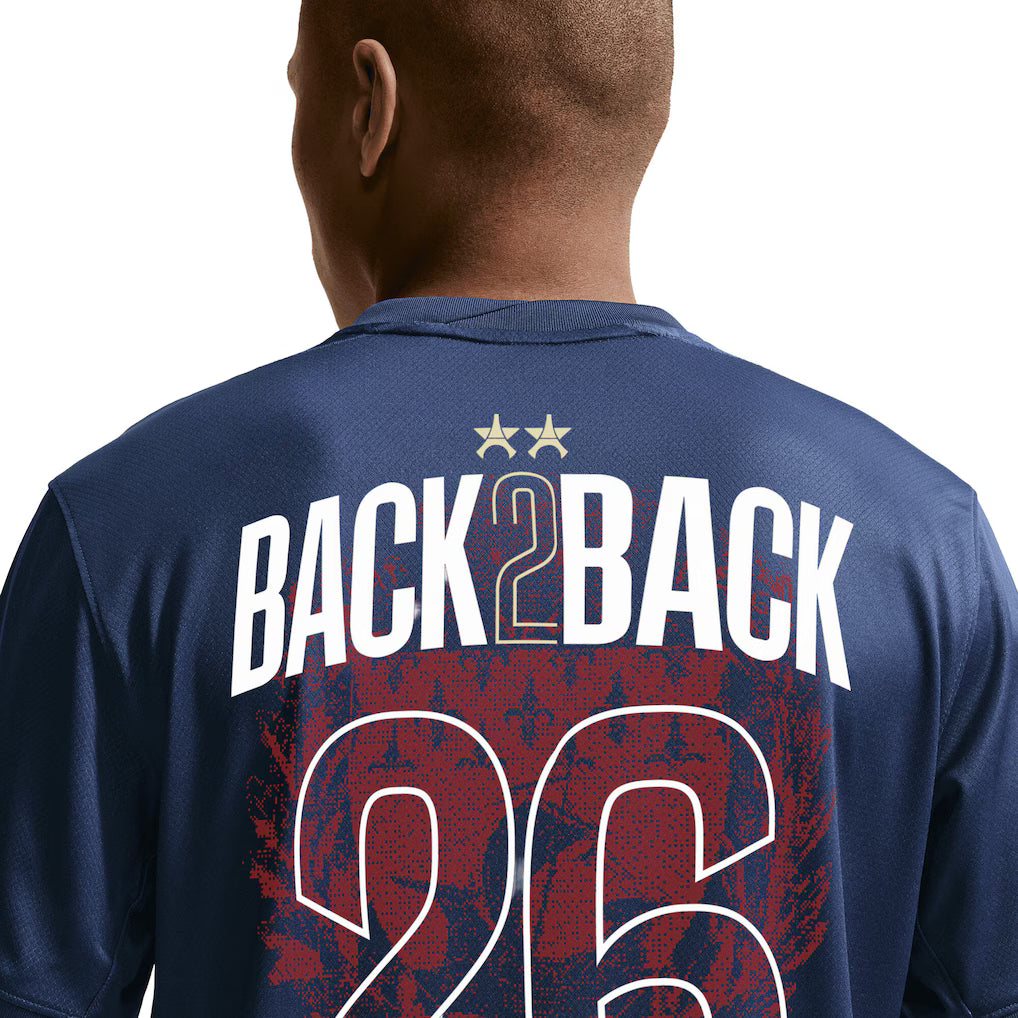 Maillot PSG Back 2 Back Domicile 26/27 – Vue portée rouge et bleu Nike 2 étoiles Champions d'Europe